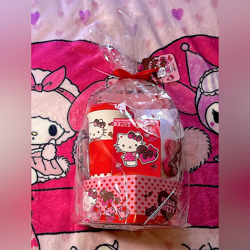 NWT* 2024 Hello Kitty Valentine’s Day gift basket, Limited Edition